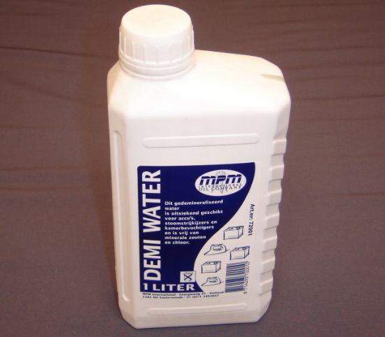 Afbeeldingen van Accu water 1 liter  gedemineraliseerd
