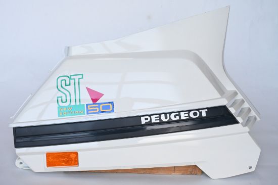 Picture of Side cover RH Peugeot Rapido white