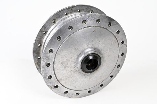 Afbeeldingen van 2EH Voorwielnaaf Honda SS50, CD50, C50